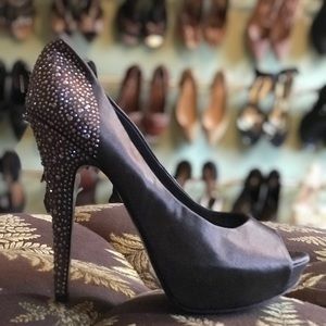 Steve Madden Playy-r silver rhinestone satin pumps